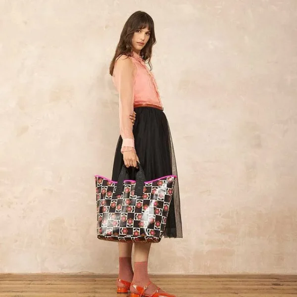 carryall_large_tote_1-6.webp Orla Kiely Gifts Under £350-Carryall Large Tote
